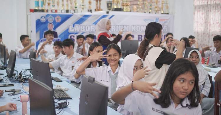 Pendidikan Keterampilan Bahasa Isyarat di SMP